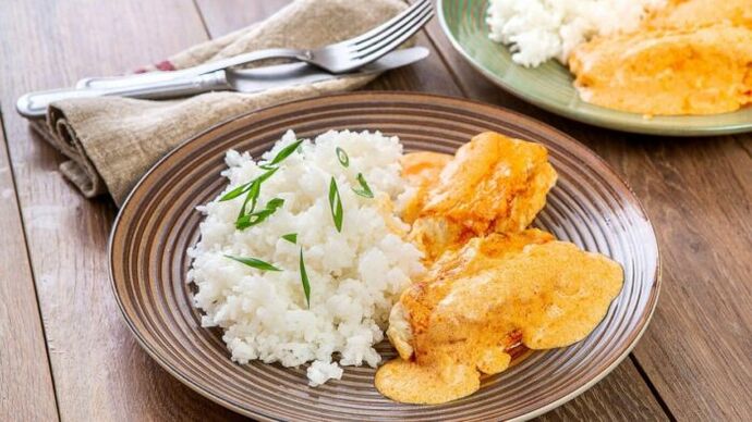 Öğle yemeği için üçüncü kan grubunun sahipleri pirinçle morina pişirebilir