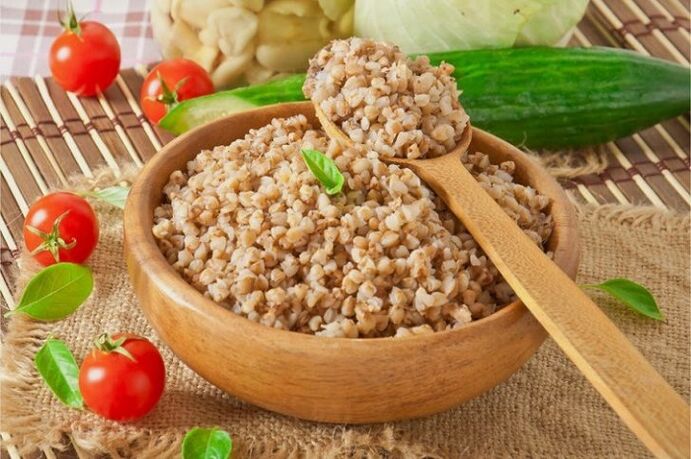 kilo kaybı için karabuğday lapası ve sebzeler